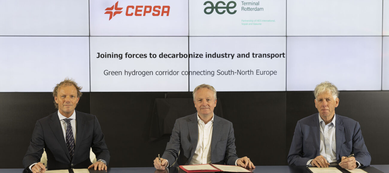 Ondertekening overeenkomst Cepsa en Ace terminal Rotterdam